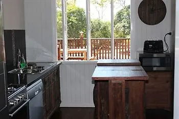 Aparthotel Five 3 Five Urangan 4*,  Australia